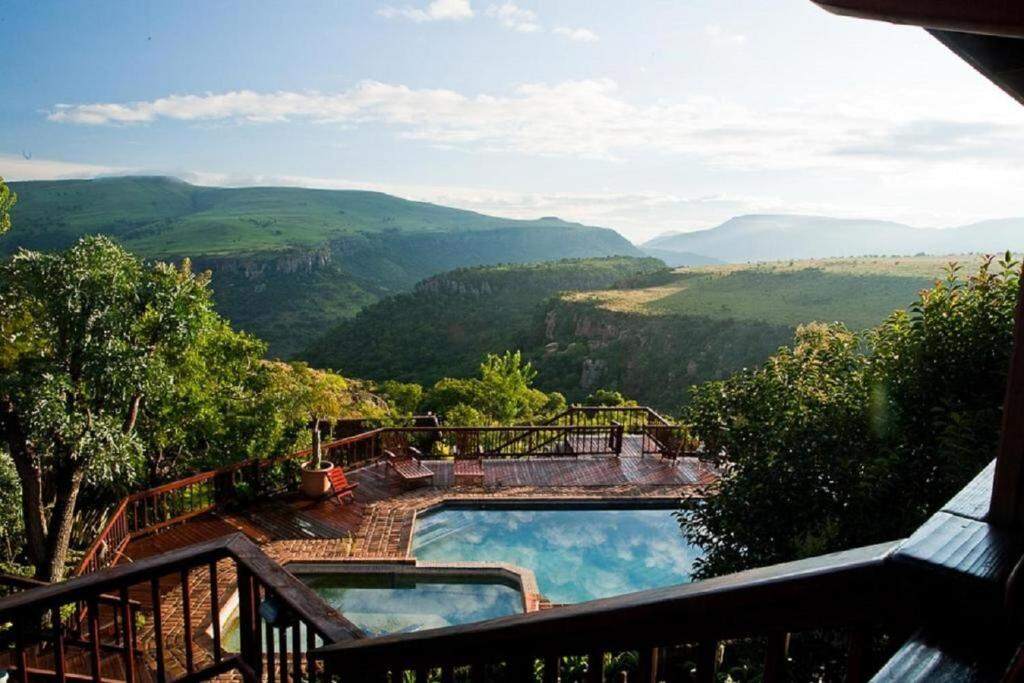 Acra-Retreat Mountain View Lodge - dining terrace